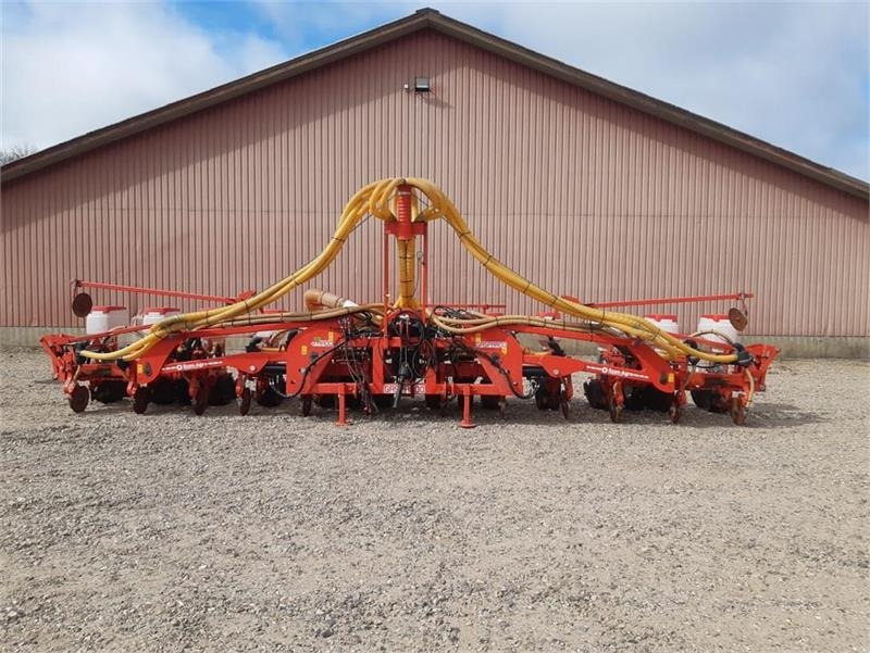 Maschio Gaspardo Manta XL 12 rk med PA1 fronttank  - Σπαρτική μηχανή: φωτογραφία 3 Maschio Gaspardo Manta XL 12 rk med PA1 fronttank  - Σπαρτική μηχανή: φωτογραφία 3