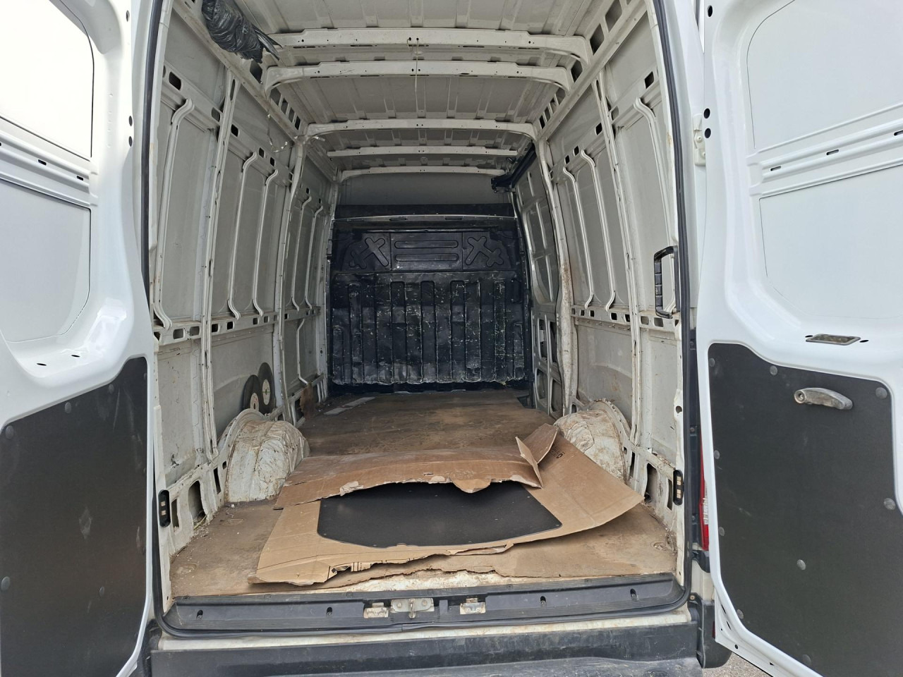 IVECO Daily 35S13V - Επιβατικό βαν: φωτογραφία 5 IVECO Daily 35S13V - Επιβατικό βαν: φωτογραφία 5