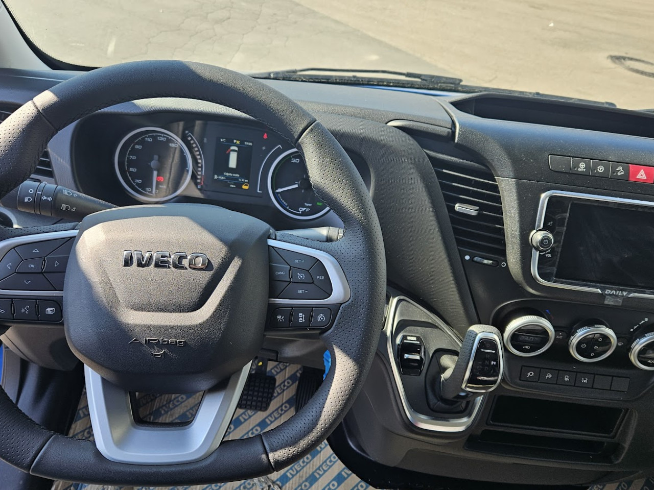 IVECO Daily ELEKTRIČNI 35 C 18H - Επιβατικό βαν, Ηλεκτρικό van: φωτογραφία 4 IVECO Daily ELEKTRIČNI 35 C 18H - Επιβατικό βαν, Ηλεκτρικό van: φωτογραφία 4
