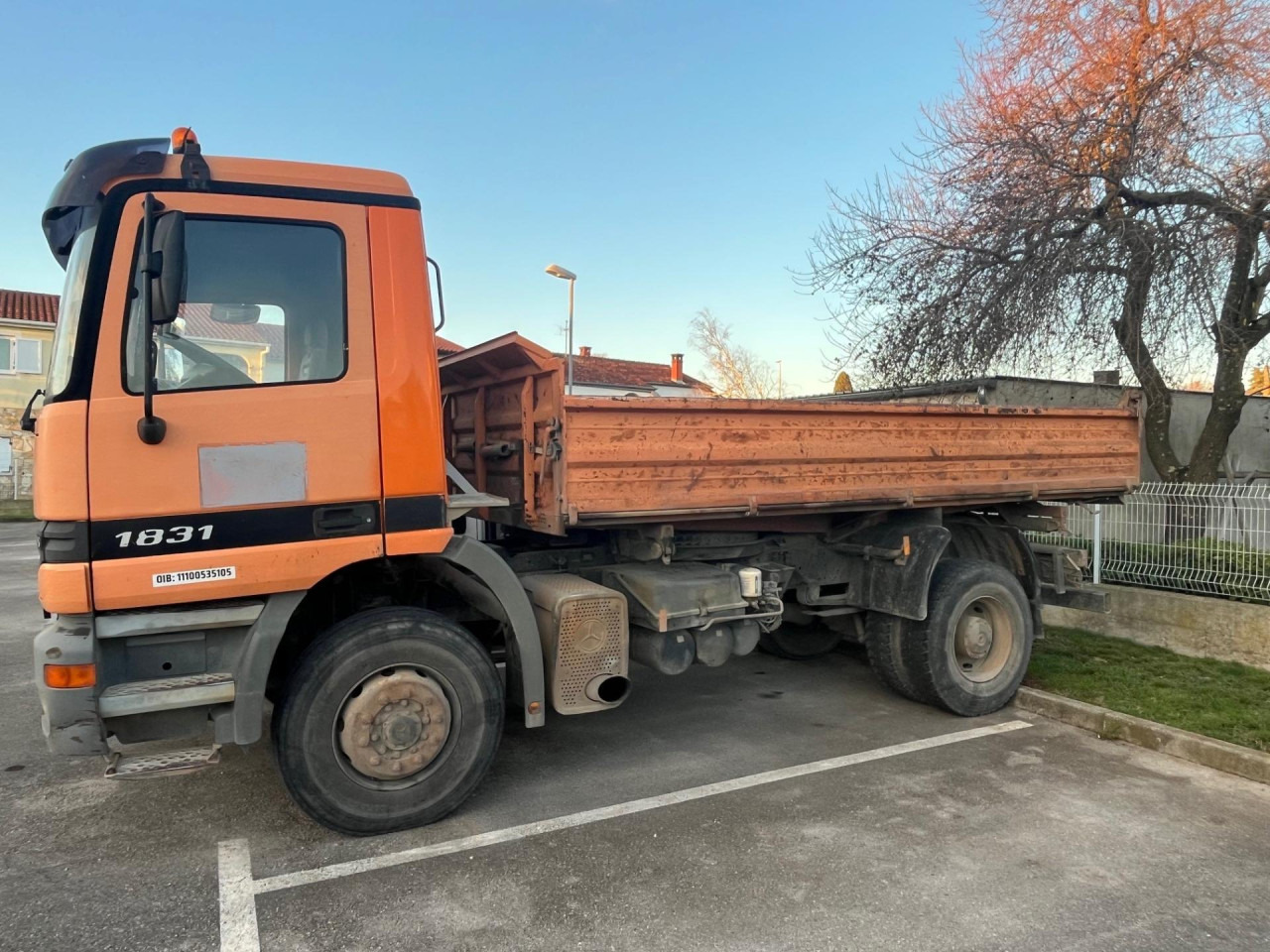MERCEDES-BENZ Actros 1831 K - Φορτηγό ανατρεπόμενο: φωτογραφία 2 MERCEDES-BENZ Actros 1831 K - Φορτηγό ανατρεπόμενο: φωτογραφία 2