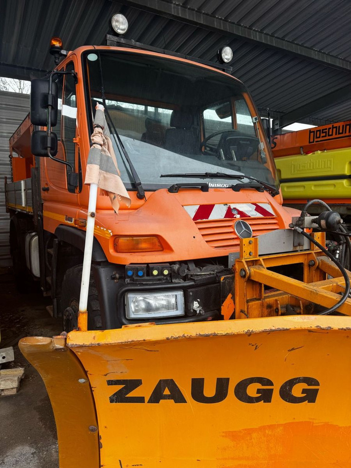 Unimog U400 4x4, Winterdienst, Schild+Streuer - Φορτηγό: φωτογραφία 5 Unimog U400 4x4, Winterdienst, Schild+Streuer - Φορτηγό: φωτογραφία 5