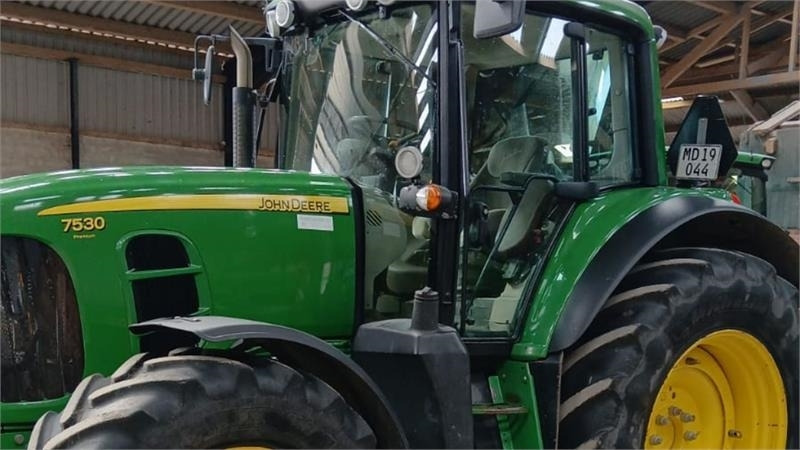 John Deere 7530 - Τρακτέρ: φωτογραφία 1 John Deere 7530 - Τρακτέρ: φωτογραφία 1