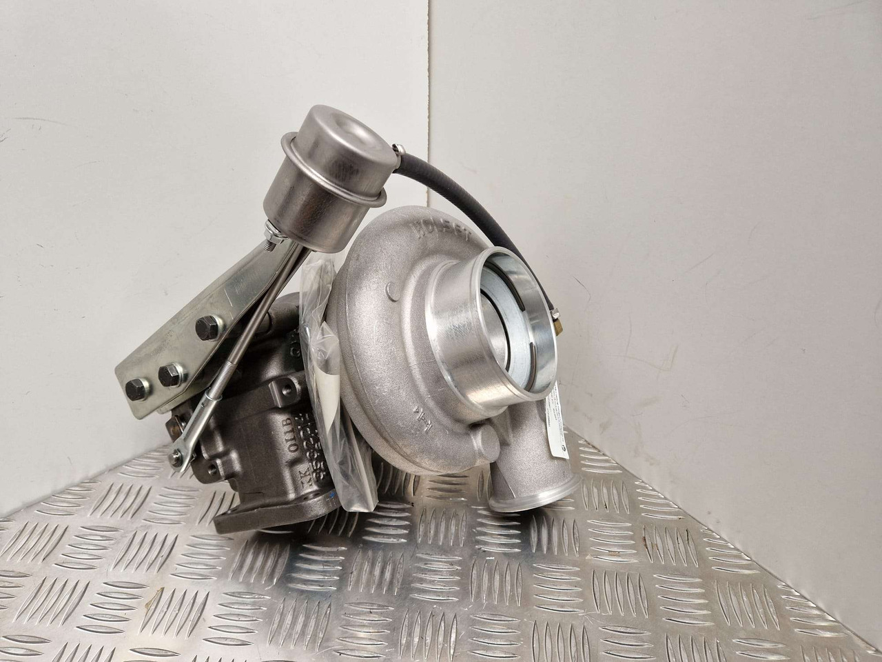 Iveco Generator Turbocharger Holset 4043994 - Κινητήρας και ανταλλακτικά για Κατασκευή μηχανήματα: φωτογραφία 1 Iveco Generator Turbocharger Holset 4043994 - Κινητήρας και ανταλλακτικά για Κατασκευή μηχανήματα: φωτογραφία 1
