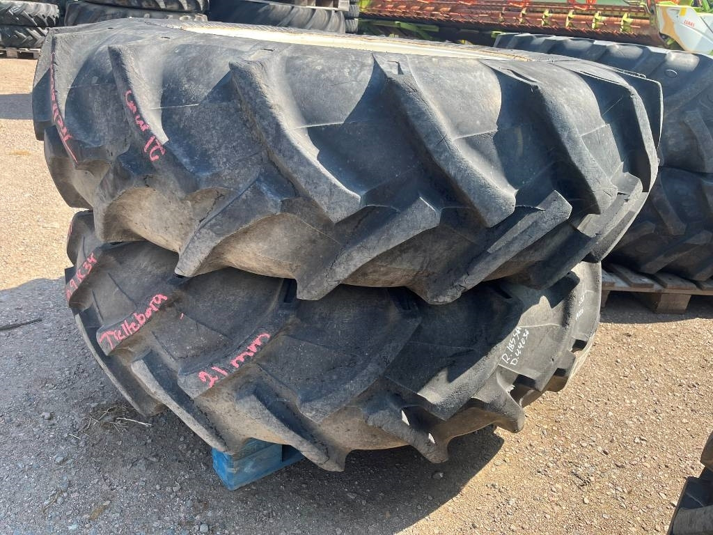 Trelleborg 16,9-34 däck på fälg till New Holland - Ελαστικό για Γεωργικά μηχανήματα: φωτογραφία 1 Trelleborg 16,9-34 däck på fälg till New Holland - Ελαστικό για Γεωργικά μηχανήματα: φωτογραφία 1