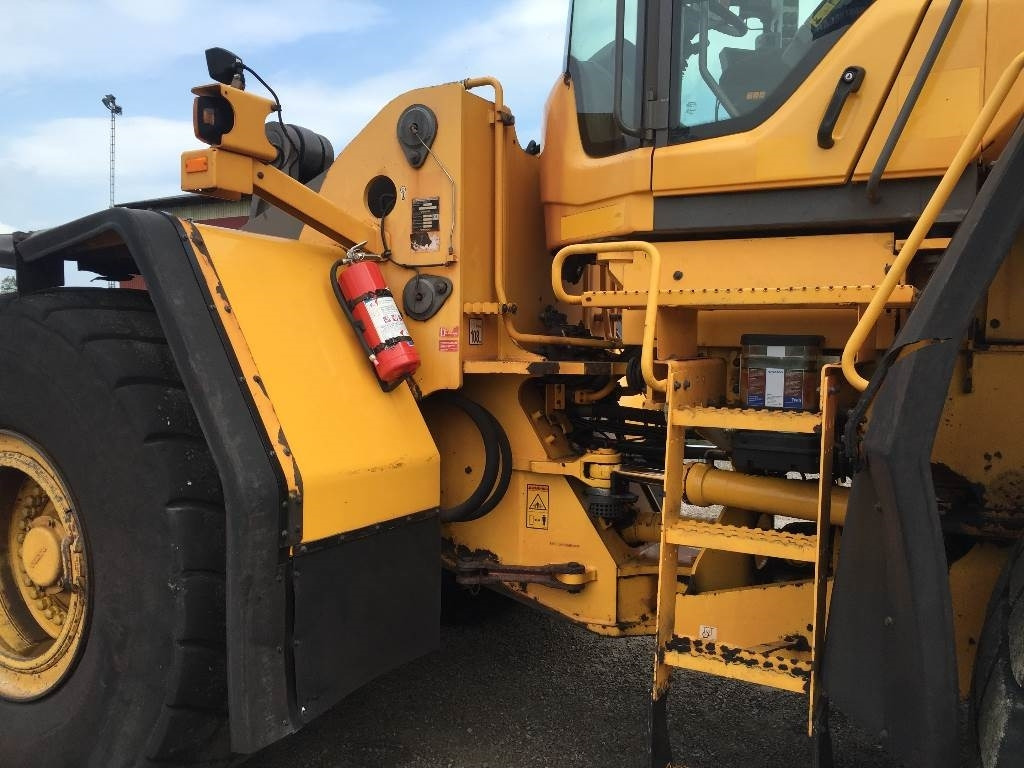 Volvo L 220 F Delar / Parts - Ελαστιχοφόρος φορτωτής: φωτογραφία 3 Volvo L 220 F Delar / Parts - Ελαστιχοφόρος φορτωτής: φωτογραφία 3