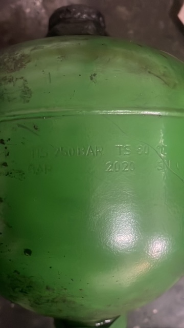 Akumulator gazowy John Deere - Συσσωρευτής για Γεωργικά μηχανήματα: φωτογραφία 1 Akumulator gazowy John Deere - Συσσωρευτής για Γεωργικά μηχανήματα: φωτογραφία 1