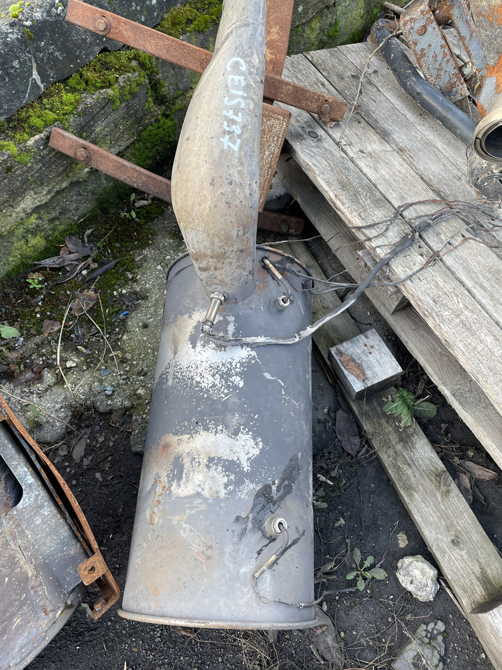 Case IH 737- wydech tłumik - Σιγαστήρας για Γεωργικά μηχανήματα: φωτογραφία 1 Case IH 737- wydech tłumik - Σιγαστήρας για Γεωργικά μηχανήματα: φωτογραφία 1