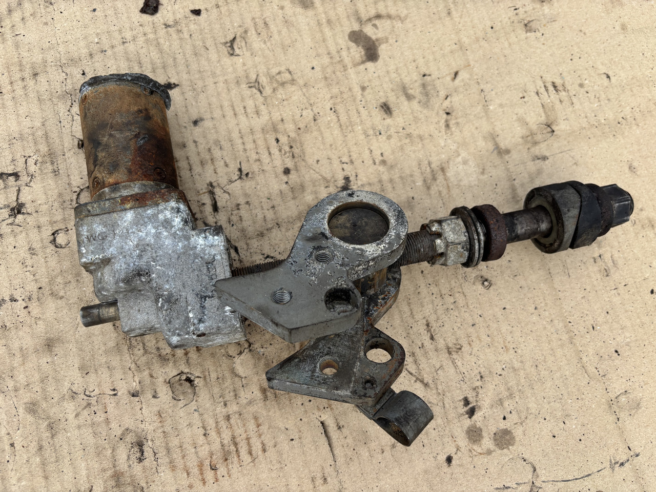 Claas Jaguar 970 Silniczek + osprzęt na części ORYGINAŁ - Κινητήρας για Θεριζοαλωνιστική μηχανή: φωτογραφία 2 Claas Jaguar 970 Silniczek + osprzęt na części ORYGINAŁ - Κινητήρας για Θεριζοαλωνιστική μηχανή: φωτογραφία 2