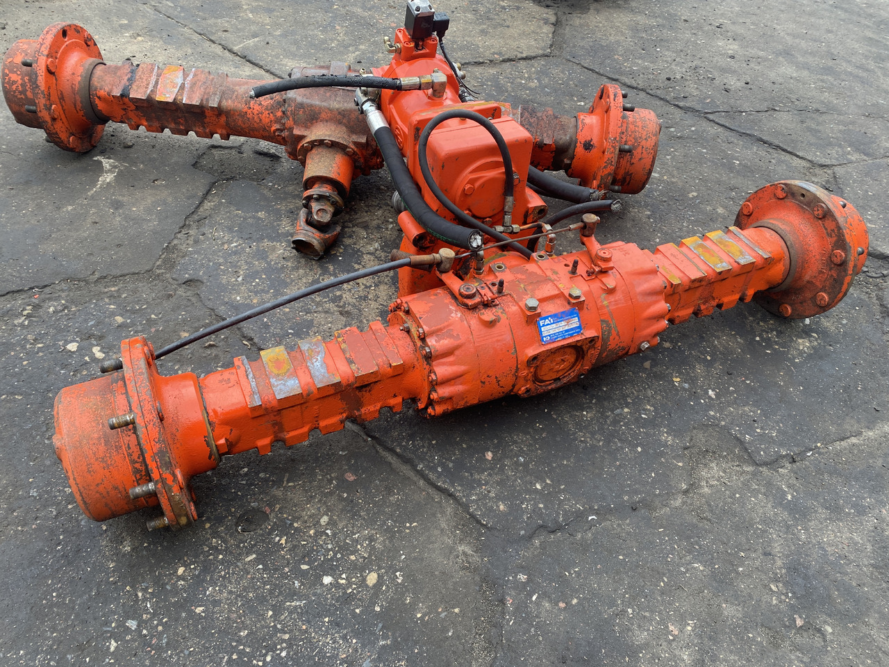 Clark Hurth 303 - oś most zwolnica mechanizm różnicowy Schaeff SKL Liebherr - Μοτέρ πορείας για Γεωργικά μηχανήματα: φωτογραφία 1 Clark Hurth 303 - oś most zwolnica mechanizm różnicowy Schaeff SKL Liebherr - Μοτέρ πορείας για Γεωργικά μηχανήματα: φωτογραφία 1