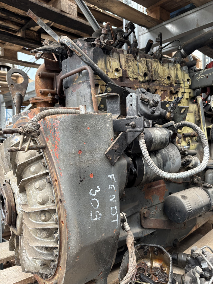 Fendt 309 Deutz TD226-B4 MWM Silnik Blok Pokrywa Obudowa Koło Zamachowe Miska Olejowa CZĘŚCI - Σφόνδυλος για Γεωργικά μηχανήματα: φωτογραφία 2 Fendt 309 Deutz TD226-B4 MWM Silnik Blok Pokrywa Obudowa Koło Zamachowe Miska Olejowa CZĘŚCI - Σφόνδυλος για Γεωργικά μηχανήματα: φωτογραφία 2