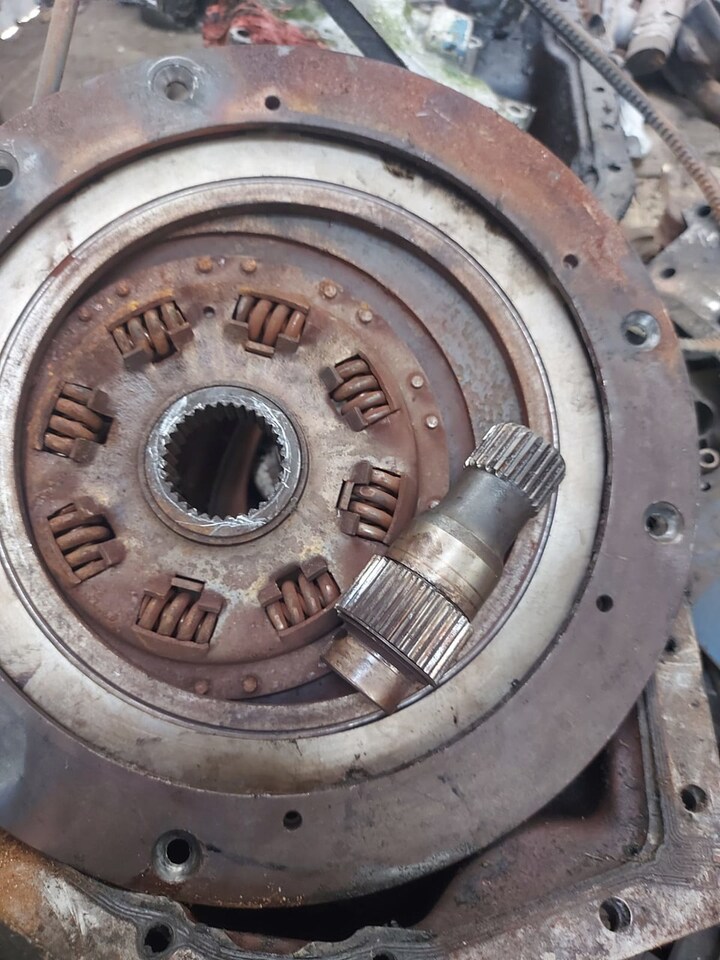 Ford 8730 Powershift sprzęgło - Συμπλέκτης και ανταλλακτικά για Τρακτέρ: φωτογραφία 2 Ford 8730 Powershift sprzęgło - Συμπλέκτης και ανταλλακτικά για Τρακτέρ: φωτογραφία 2