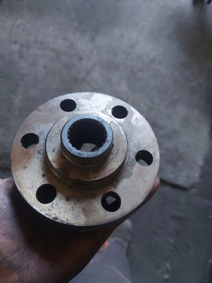 Ford 8730 Powershift sprzęgło - Συμπλέκτης και ανταλλακτικά για Τρακτέρ: φωτογραφία 1 Ford 8730 Powershift sprzęgło - Συμπλέκτης και ανταλλακτικά για Τρακτέρ: φωτογραφία 1