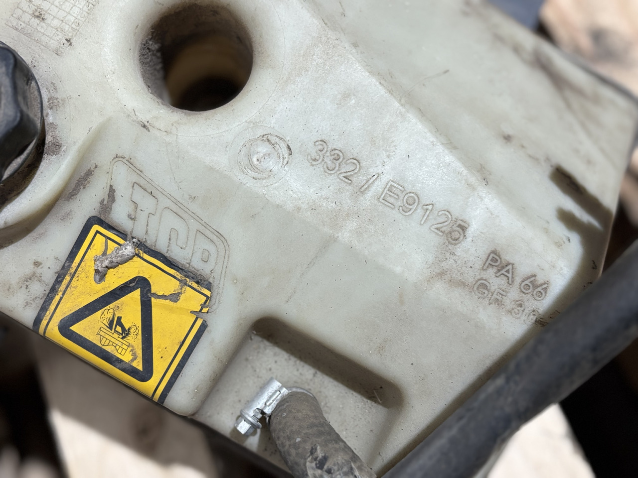 JCB 332/E9125 Zbiornik wyrównawczy płynu chłodniczego - Δοχείο διαστολής για Κατασκευή μηχανήματα: φωτογραφία 3 JCB 332/E9125 Zbiornik wyrównawczy płynu chłodniczego - Δοχείο διαστολής για Κατασκευή μηχανήματα: φωτογραφία 3