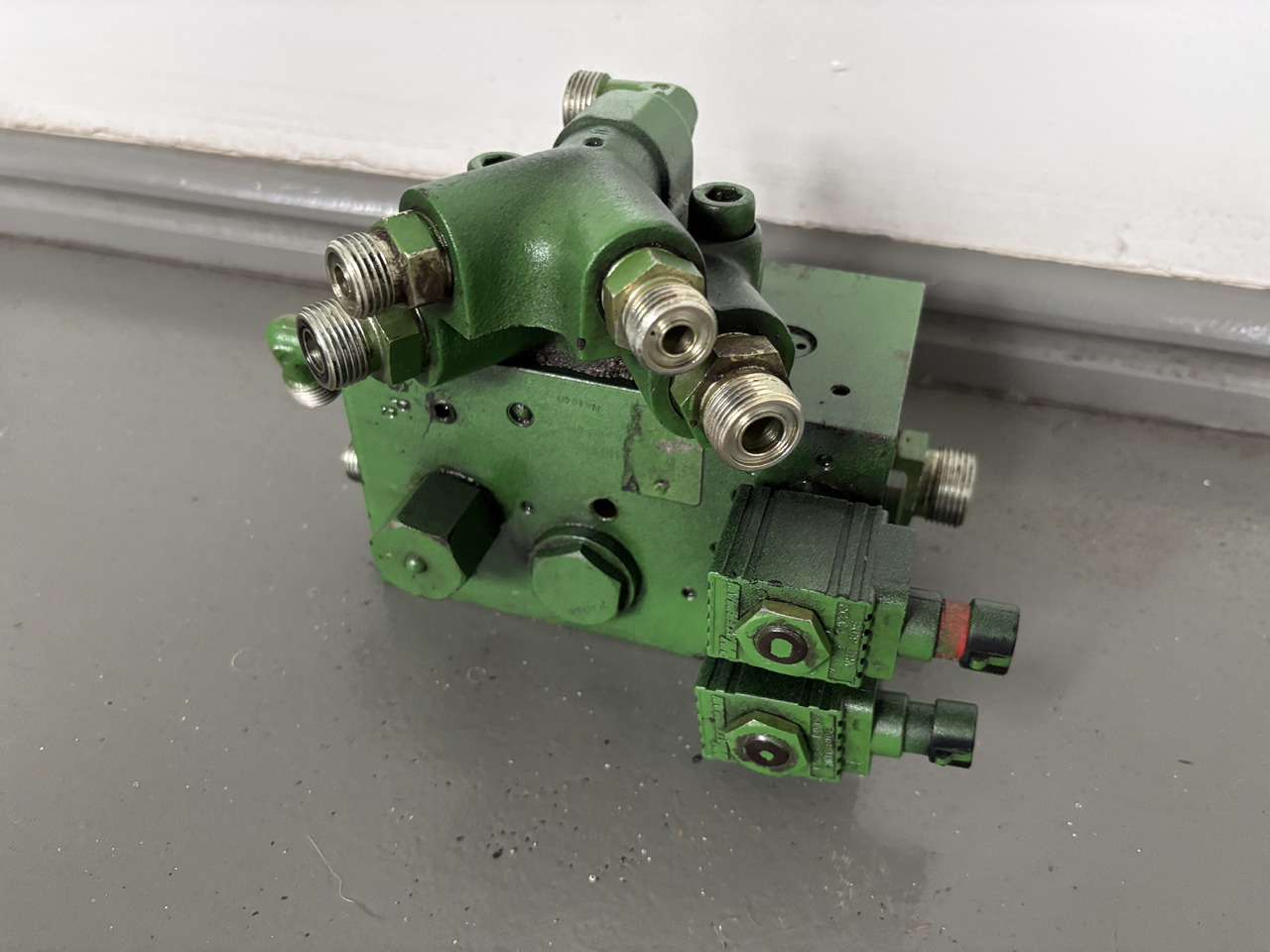 John Deere 6010 6110 6210 6310 6410 Blok Zaworowy TLS AL116954 - Υδραυλική βαλβίδα για Γεωργικά μηχανήματα: φωτογραφία 1 John Deere 6010 6110 6210 6310 6410 Blok Zaworowy TLS AL116954 - Υδραυλική βαλβίδα για Γεωργικά μηχανήματα: φωτογραφία 1
