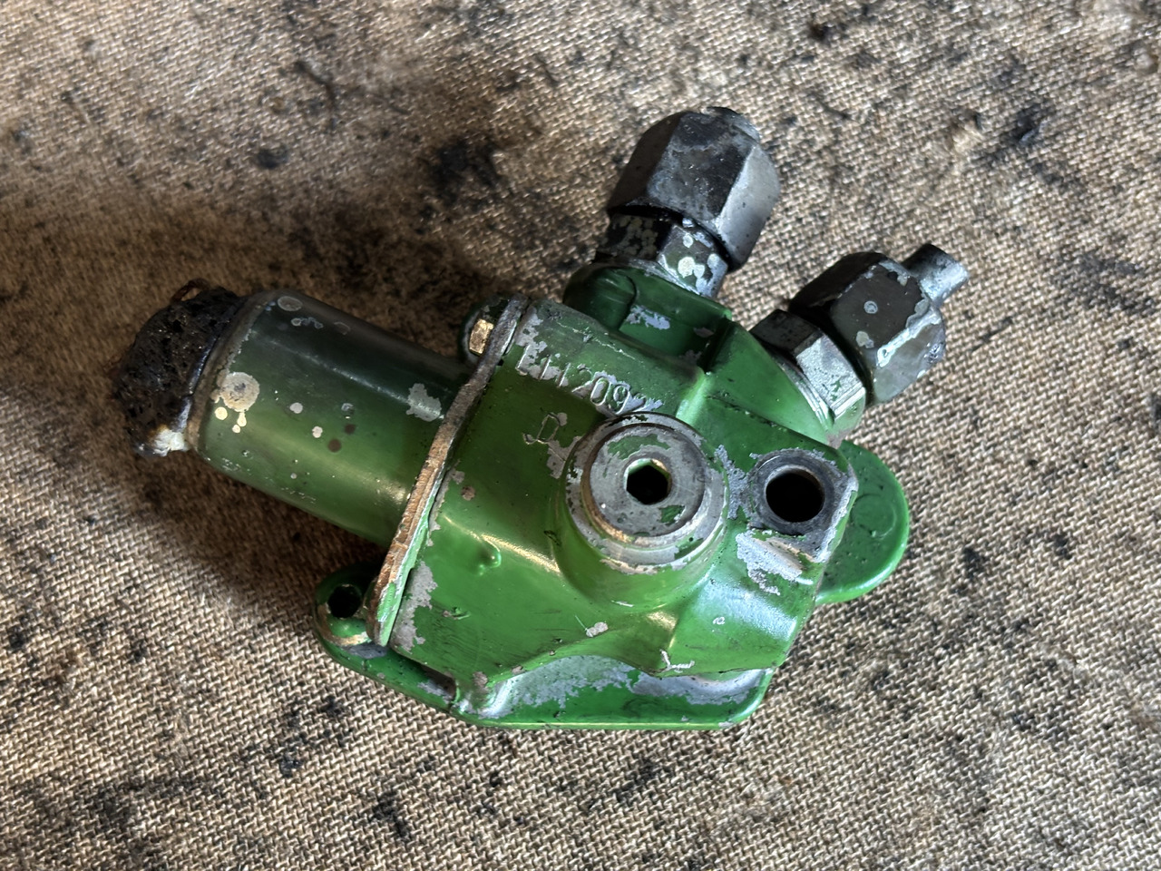 John Deere 6010 6110 6210 6506 6600 Obudowa zaworu elektromagnetycznego L112092 - Υδραυλική βαλβίδα για Γεωργικά μηχανήματα: φωτογραφία 1 John Deere 6010 6110 6210 6506 6600 Obudowa zaworu elektromagnetycznego L112092 - Υδραυλική βαλβίδα για Γεωργικά μηχανήματα: φωτογραφία 1