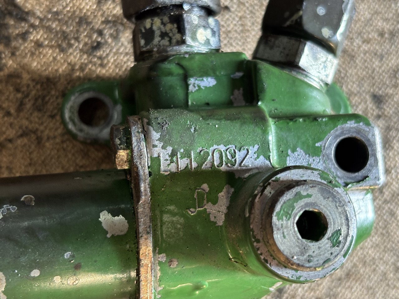 John Deere 6010 6110 6210 6506 6600 Obudowa zaworu elektromagnetycznego L112092 - Υδραυλική βαλβίδα για Γεωργικά μηχανήματα: φωτογραφία 2 John Deere 6010 6110 6210 6506 6600 Obudowa zaworu elektromagnetycznego L112092 - Υδραυλική βαλβίδα για Γεωργικά μηχανήματα: φωτογραφία 2