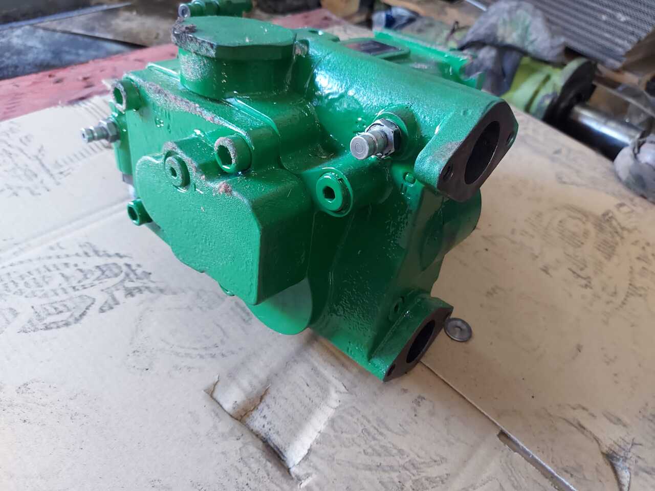 John Deere 8345r - Pompa Hydrauliki RE587646 - Υδραυλική αντλία για Γεωργικά μηχανήματα: φωτογραφία 2 John Deere 8345r - Pompa Hydrauliki RE587646 - Υδραυλική αντλία για Γεωργικά μηχανήματα: φωτογραφία 2