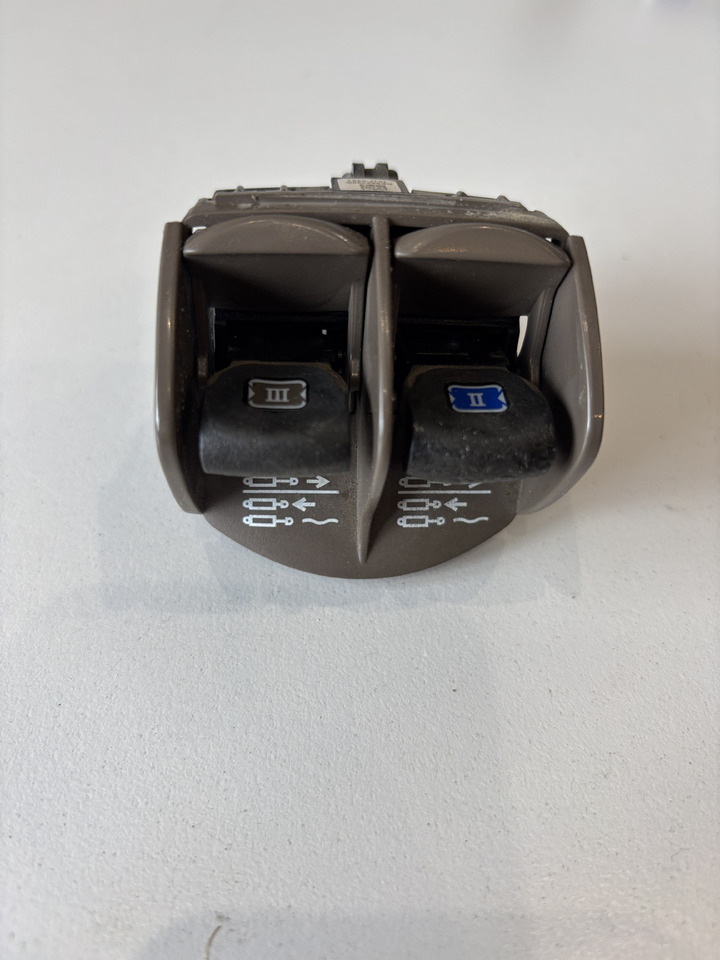 John Deere seria 6000 7000 8000 R - moduł przełącznik tylnego TUZ RE588390 TA26634 - Ηλεκτρικό σύστημα για Γεωργικά μηχανήματα: φωτογραφία 1 John Deere seria 6000 7000 8000 R - moduł przełącznik tylnego TUZ RE588390 TA26634 - Ηλεκτρικό σύστημα για Γεωργικά μηχανήματα: φωτογραφία 1