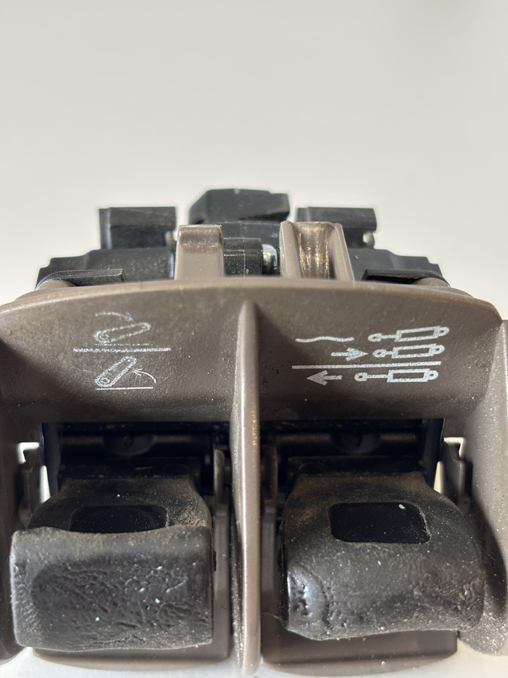 John Deere seria 6000 7000 8000 R - przełącznik tylnego TUZa RE588391 RE586552 - Αισθητήρας για Γεωργικά μηχανήματα: φωτογραφία 2 John Deere seria 6000 7000 8000 R - przełącznik tylnego TUZa RE588391 RE586552 - Αισθητήρας για Γεωργικά μηχανήματα: φωτογραφία 2