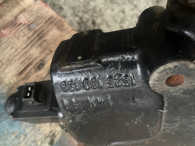 Rozdzielacz podnośnika bosch zetor 10413902 , 1525100139 - Υδραυλική βαλβίδα για Γεωργικά μηχανήματα: φωτογραφία 1 Rozdzielacz podnośnika bosch zetor 10413902 , 1525100139 - Υδραυλική βαλβίδα για Γεωργικά μηχανήματα: φωτογραφία 1