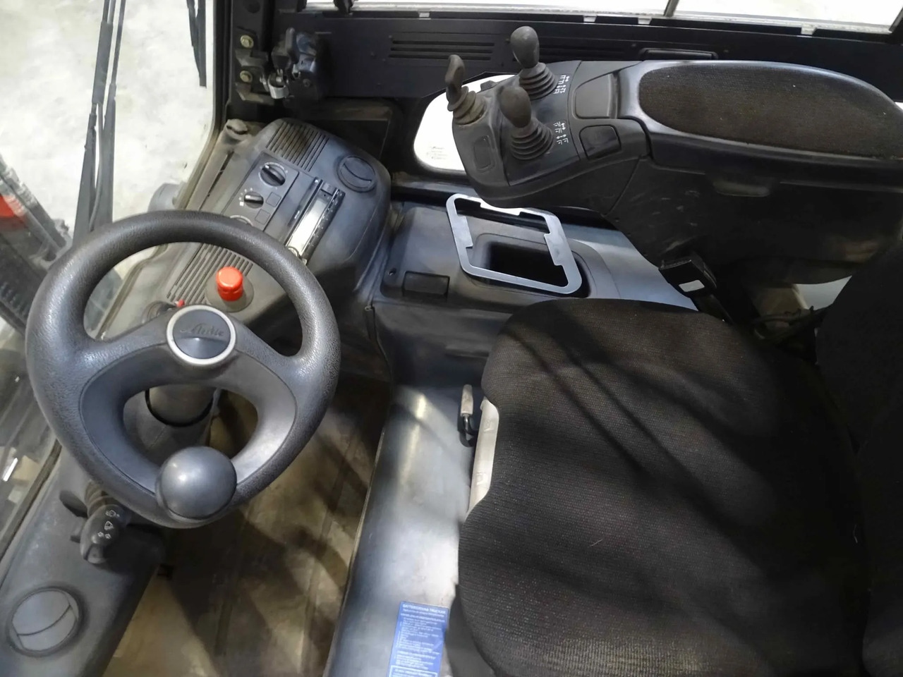 Linde E30 - Ηλεκτροκίνητο περονοφόρο: φωτογραφία 3 Linde E30 - Ηλεκτροκίνητο περονοφόρο: φωτογραφία 3