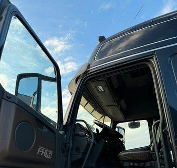 Φορτηγό με ανοιχτή καρότσα Volvo FH16-600. Euro 5: φωτογραφία 8 Φορτηγό με ανοιχτή καρότσα Volvo FH16-600. Euro 5: φωτογραφία 8
