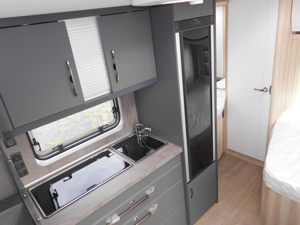 Ρυμουλκούμενο τροχόσπιτο Hobby De Luxe 460 UFe 2026 1500kg. Ambiente: φωτογραφία 9
