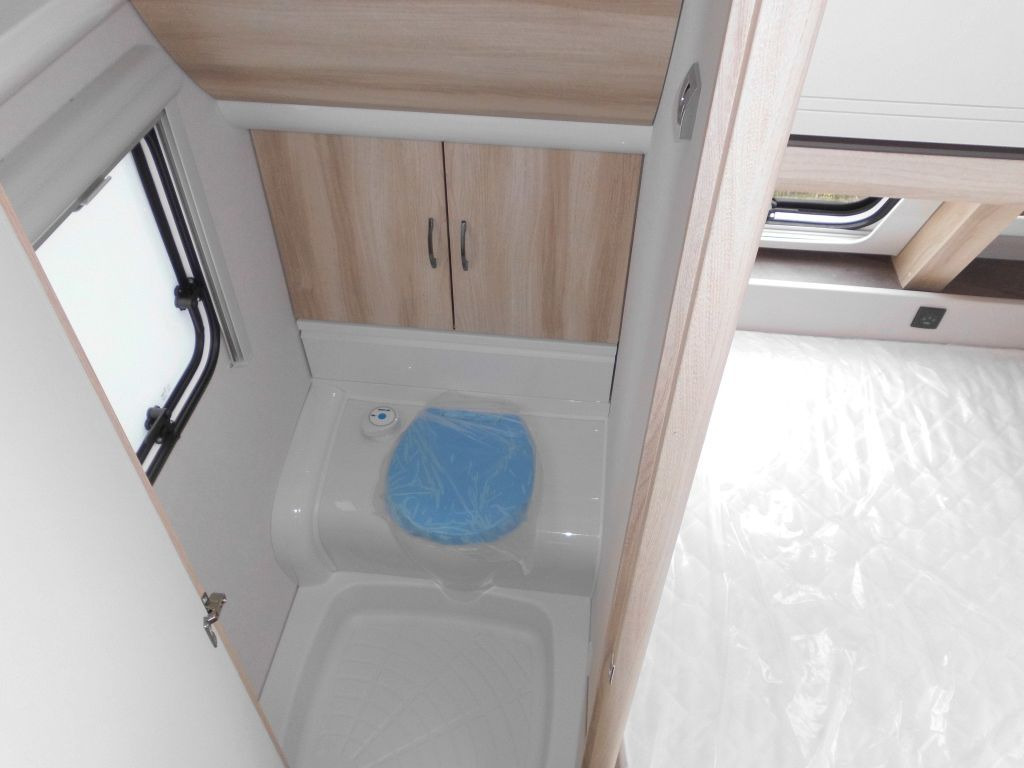 Ρυμουλκούμενο τροχόσπιτο Hobby De Luxe 460 UFe 2026 1500kg. Ambiente: φωτογραφία 15