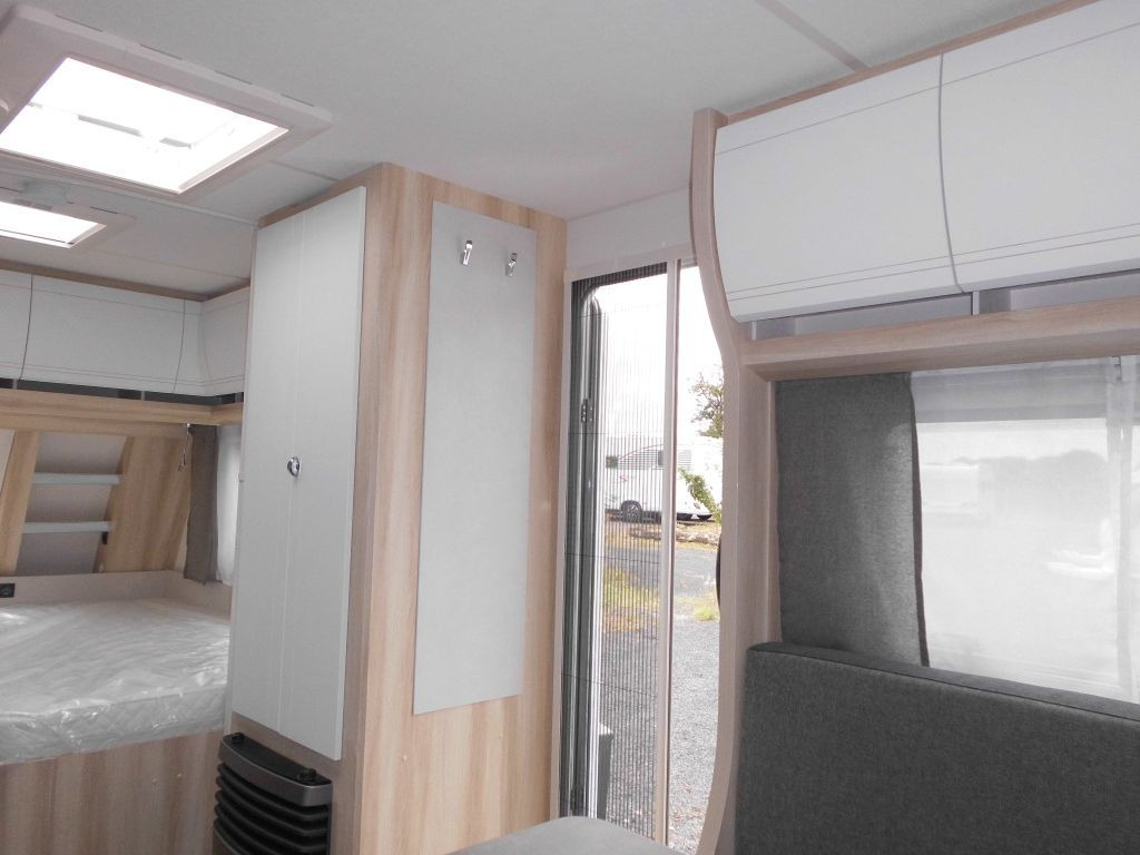 Ρυμουλκούμενο τροχόσπιτο Hobby De Luxe 460 UFe 2026 1500kg. Ambiente: φωτογραφία 7