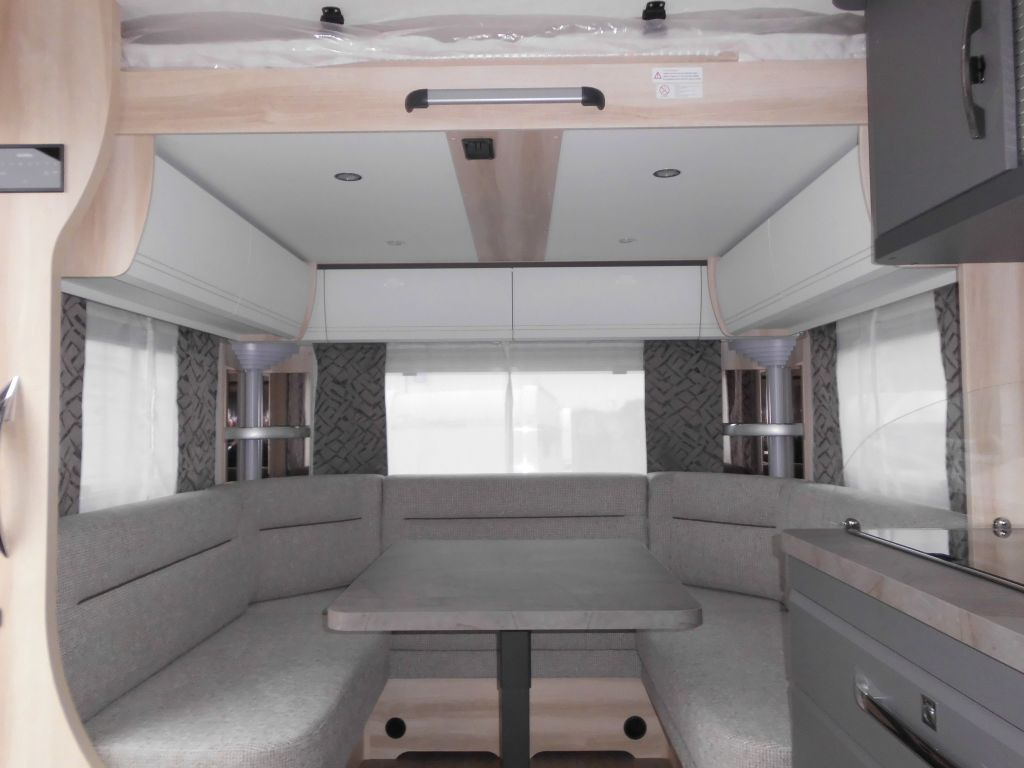 Hobby De Luxe 515 UHL mit Extras, Lagerabverkauf! - Ρυμουλκούμενο τροχόσπιτο: φωτογραφία 1 Hobby De Luxe 515 UHL mit Extras, Lagerabverkauf! - Ρυμουλκούμενο τροχόσπιτο: φωτογραφία 1