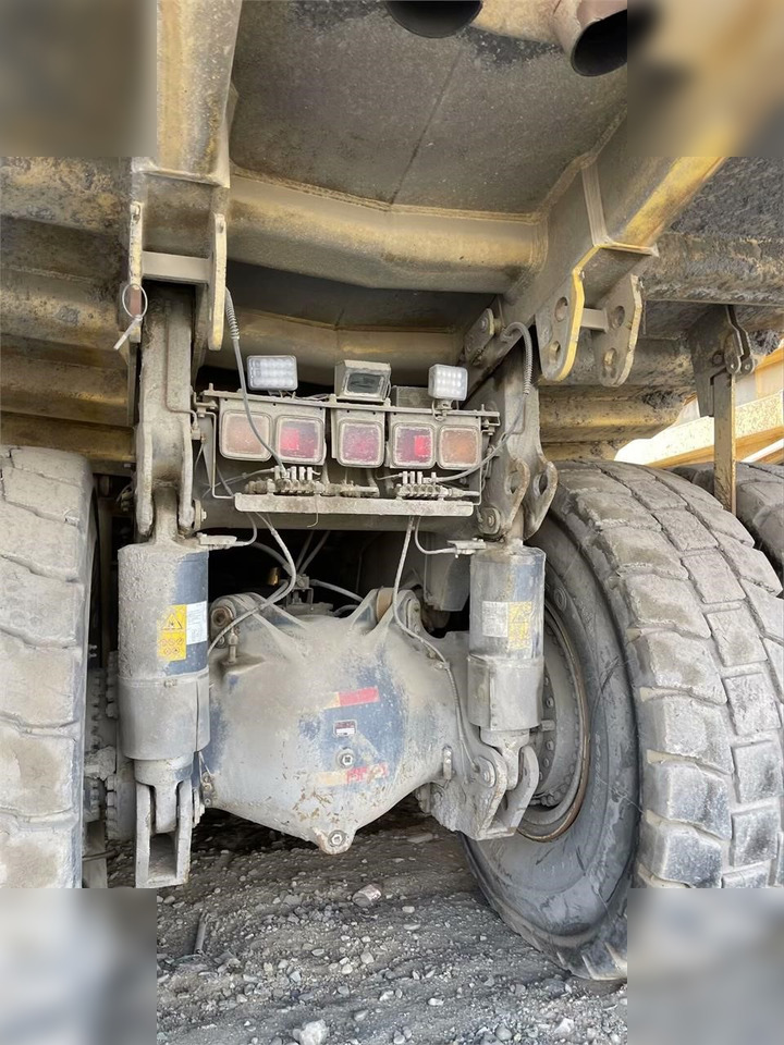 2011 KOMATSU HD465-7 - Ανατρεπόμενο όχημα μεταφοράς λατομικών υλικών: φωτογραφία 4 2011 KOMATSU HD465-7 - Ανατρεπόμενο όχημα μεταφοράς λατομικών υλικών: φωτογραφία 4