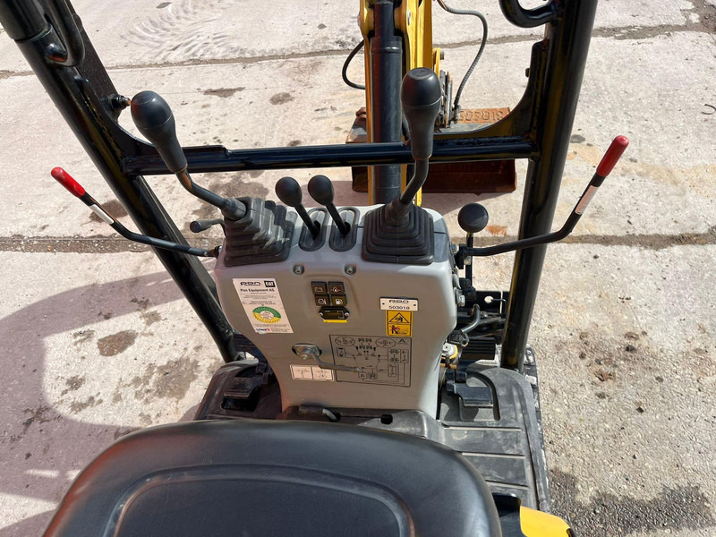 Μίνι εκσκαφέας Caterpillar 300.9 D TILT / 3 BUCKETS: φωτογραφία 20