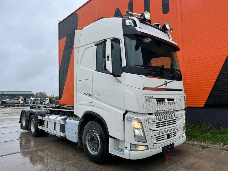 Volvo FH 540 6x4 HIAB 21 ton / L=5600 mm / RETARDER / TANDEM AXLE LIFT - Φορτηγό φόρτωσης γάντζου: φωτογραφία 4 Volvo FH 540 6x4 HIAB 21 ton / L=5600 mm / RETARDER / TANDEM AXLE LIFT - Φορτηγό φόρτωσης γάντζου: φωτογραφία 4