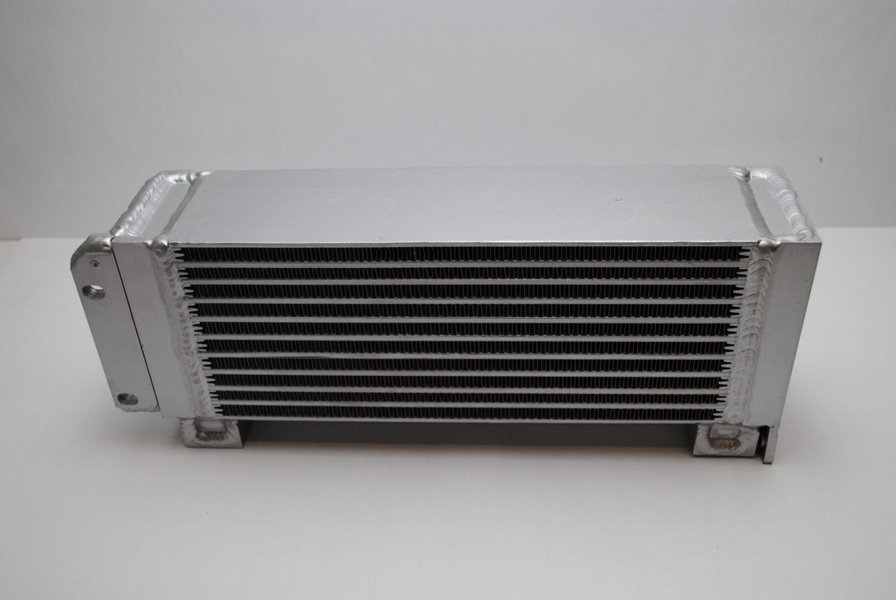 Oliekoeler 04102800 / 04281090 voor Deutz BF4L2011, D2011 L04 I, TD2011 - Ψυγείο λαδιού για Κατασκευή μηχανήματα: φωτογραφία 1 Oliekoeler 04102800 / 04281090 voor Deutz BF4L2011, D2011 L04 I, TD2011 - Ψυγείο λαδιού για Κατασκευή μηχανήματα: φωτογραφία 1