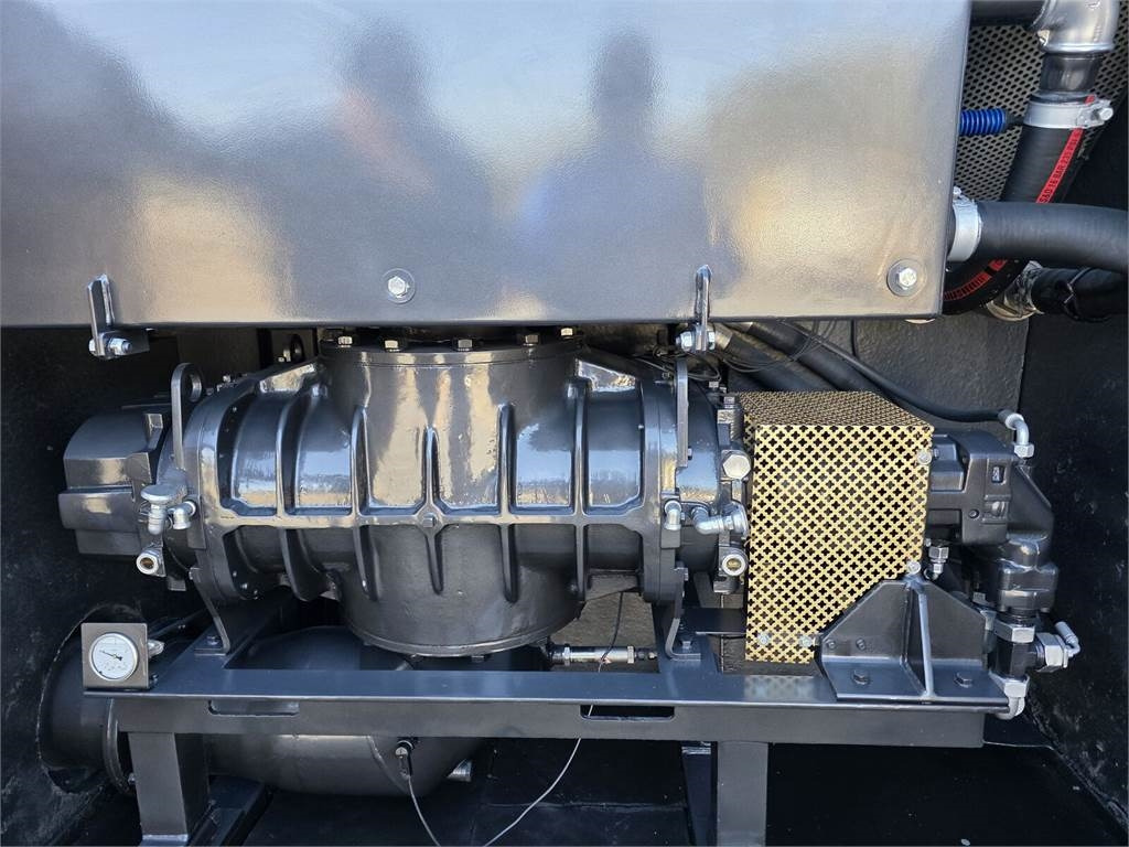 Όχημα εκκένωσης βόθρων Scania Larsen FlexVac 311 Vacuum suction loader: φωτογραφία 15