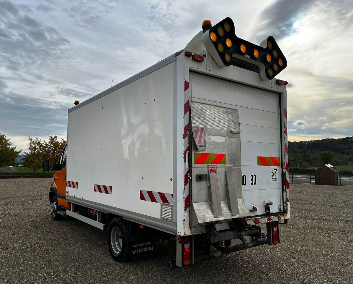 RENAULT Mascott DCI 160 CAISSE + HAYON - Φορτηγό κόφα: φωτογραφία 3 RENAULT Mascott DCI 160 CAISSE + HAYON - Φορτηγό κόφα: φωτογραφία 3