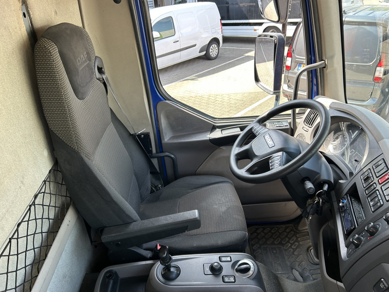 DAF LF 210 FA / 361 dkm / Curtainside / Loadlift / NL Truck - Φορτηγό μουσαμάς: φωτογραφία 3 DAF LF 210 FA / 361 dkm / Curtainside / Loadlift / NL Truck - Φορτηγό μουσαμάς: φωτογραφία 3