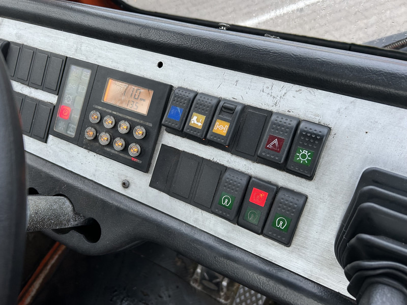 Terberg YT 182 Terminal Tractor / Allison - Cummins - Τράκτορας: φωτογραφία 5 Terberg YT 182 Terminal Tractor / Allison - Cummins - Τράκτορας: φωτογραφία 5