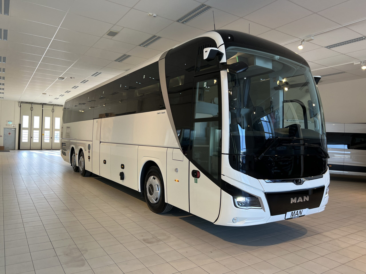 MAN Lions Coach R08 Euro 6E (Dark Edition) - Πούλμαν: φωτογραφία 1 MAN Lions Coach R08 Euro 6E (Dark Edition) - Πούλμαν: φωτογραφία 1