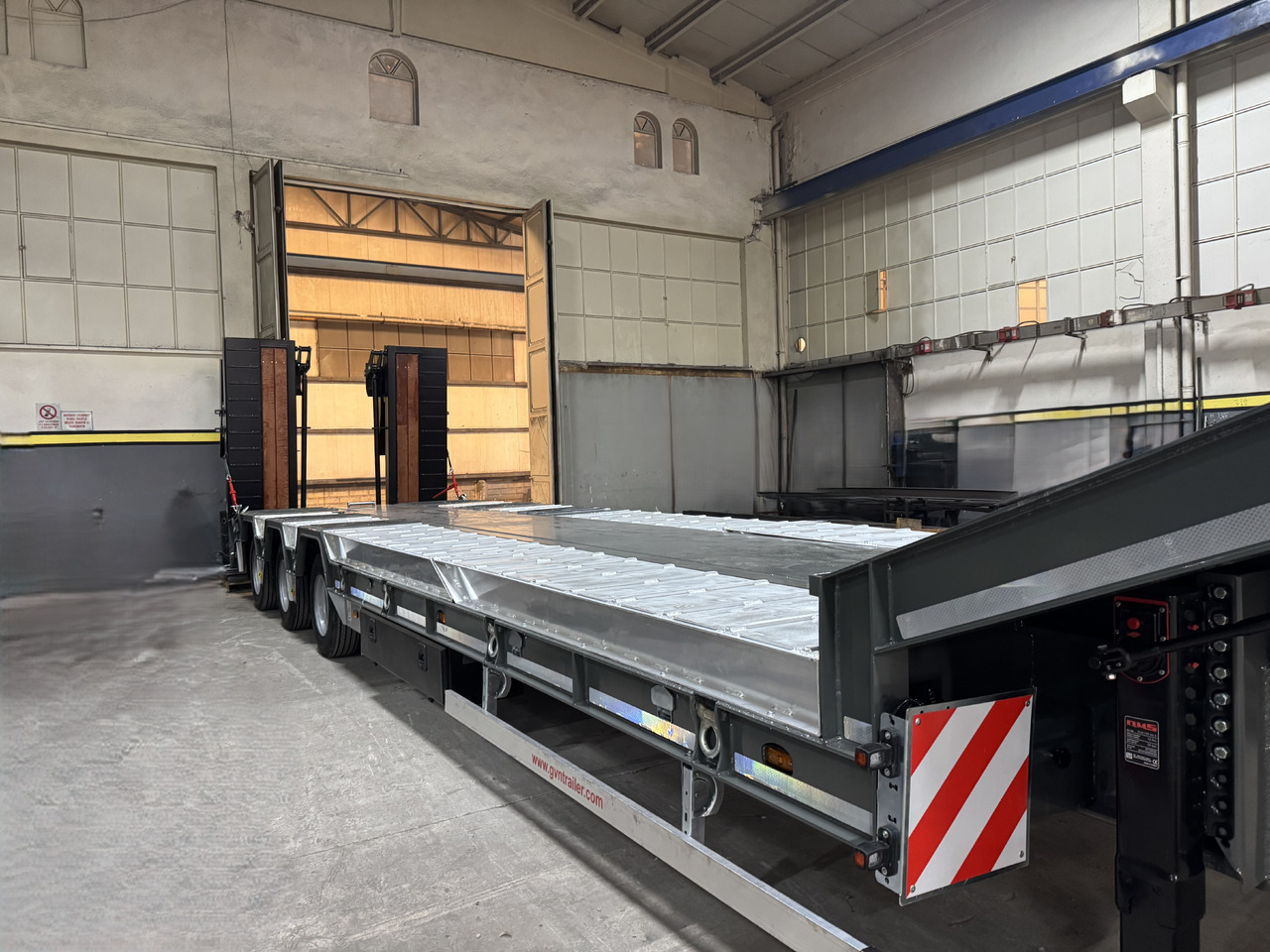 GVN Trailer 3 AXLE LOWBED WITH WHEEL RECESSES - Επικαθήμενο με χαμηλό δάπεδο: φωτογραφία 3 GVN Trailer 3 AXLE LOWBED WITH WHEEL RECESSES - Επικαθήμενο με χαμηλό δάπεδο: φωτογραφία 3