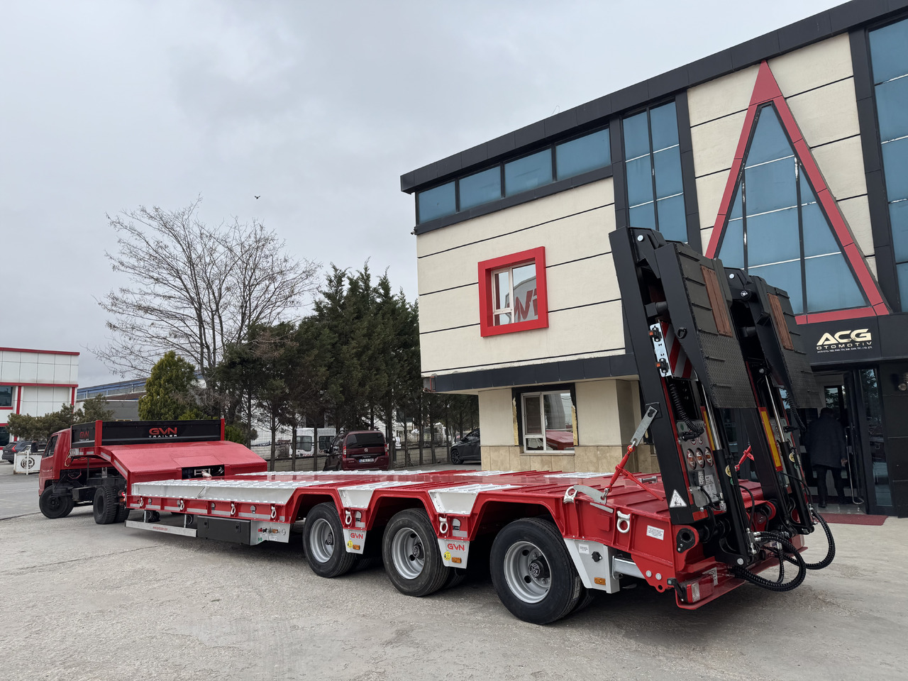 GVN Trailer 3 AXLE LOWBED WITH WHEEL RECESSES - Επικαθήμενο με χαμηλό δάπεδο: φωτογραφία 1 GVN Trailer 3 AXLE LOWBED WITH WHEEL RECESSES - Επικαθήμενο με χαμηλό δάπεδο: φωτογραφία 1