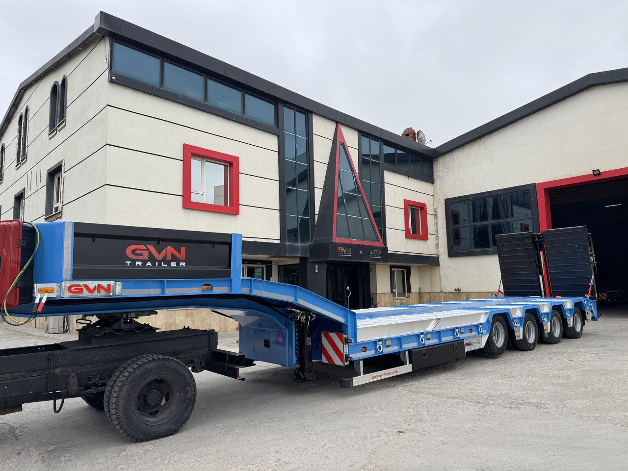 GVN Trailer 4 AXLE LOWBED WITH WHEEL RECESSES - Επικαθήμενο με χαμηλό δάπεδο: φωτογραφία 2 GVN Trailer 4 AXLE LOWBED WITH WHEEL RECESSES - Επικαθήμενο με χαμηλό δάπεδο: φωτογραφία 2