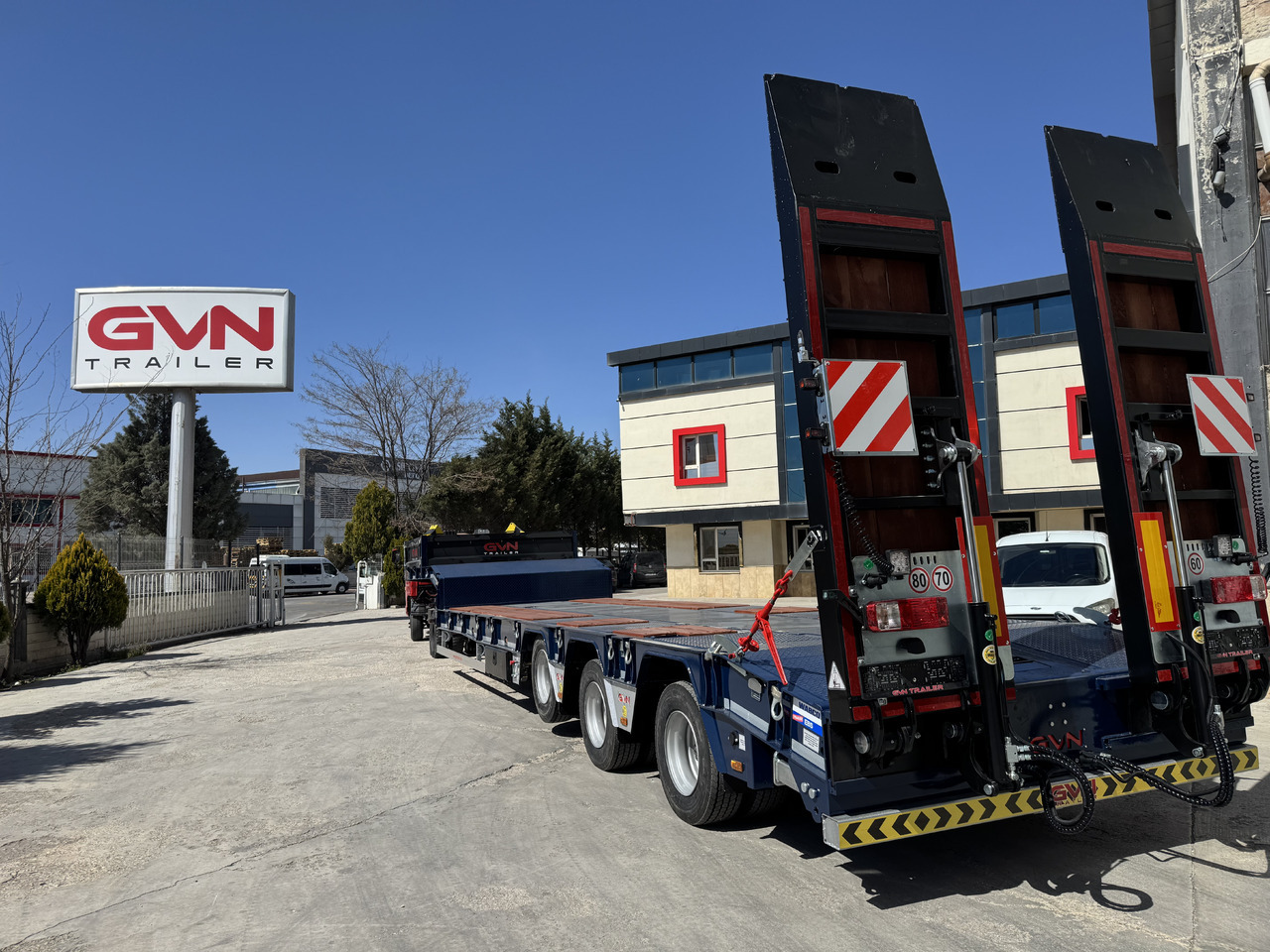 GVN Trailer 4 AXLE LOWBED - Επικαθήμενο με χαμηλό δάπεδο: φωτογραφία 1 GVN Trailer 4 AXLE LOWBED - Επικαθήμενο με χαμηλό δάπεδο: φωτογραφία 1