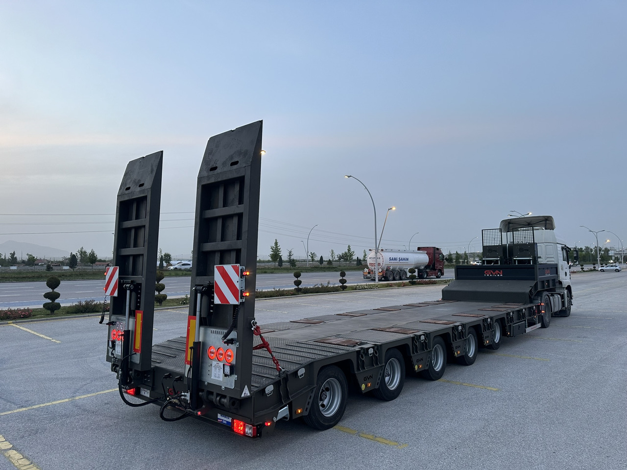 GVN Trailer 5 AXLE LOWBED - Επικαθήμενο με χαμηλό δάπεδο: φωτογραφία 1 GVN Trailer 5 AXLE LOWBED - Επικαθήμενο με χαμηλό δάπεδο: φωτογραφία 1