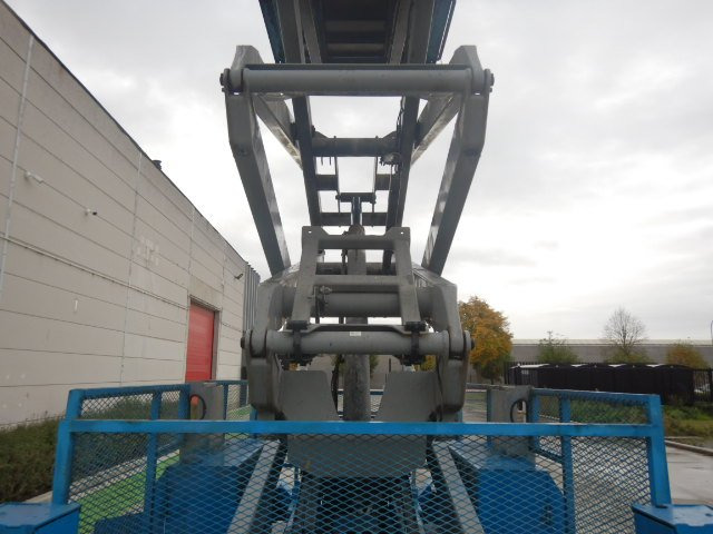 Ψαλιδωτό ανυψωτικό Used scissor Lift Diesel 4x4 GENIE GS-4390-RT: φωτογραφία 8
