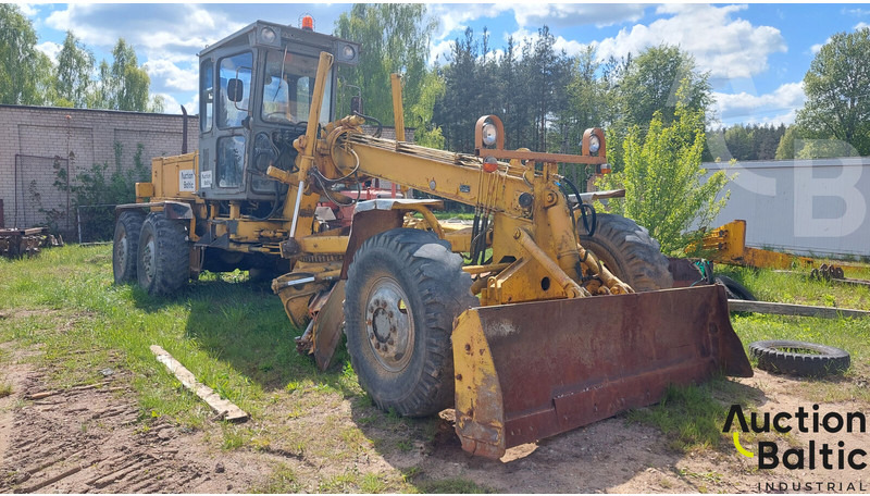 Brianskij Arsenal DZ-180 - Γκρέιντερ: φωτογραφία 2 Brianskij Arsenal DZ-180 - Γκρέιντερ: φωτογραφία 2
