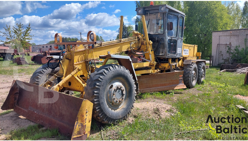 Brianskij Arsenal DZ-180 - Γκρέιντερ: φωτογραφία 1 Brianskij Arsenal DZ-180 - Γκρέιντερ: φωτογραφία 1