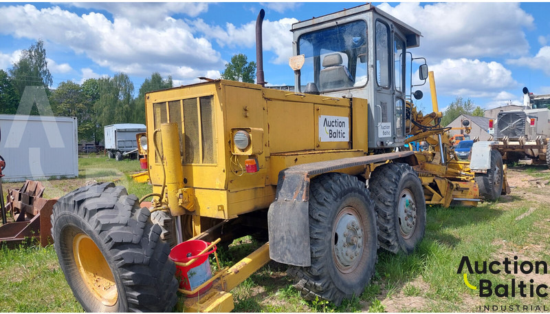 Brianskij Arsenal DZ-180 - Γκρέιντερ: φωτογραφία 3 Brianskij Arsenal DZ-180 - Γκρέιντερ: φωτογραφία 3