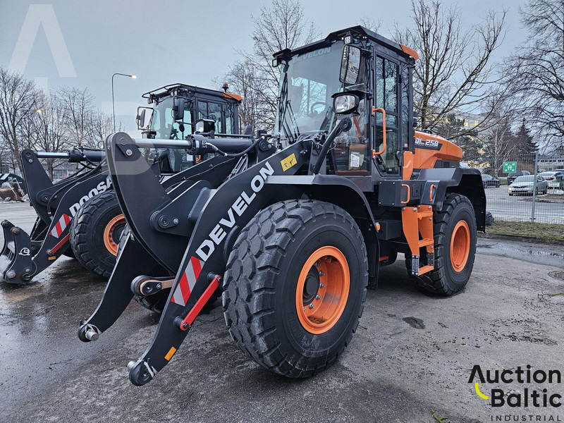 Develon DL250 - Ελαστιχοφόρος φορτωτής: φωτογραφία 2 Develon DL250 - Ελαστιχοφόρος φορτωτής: φωτογραφία 2