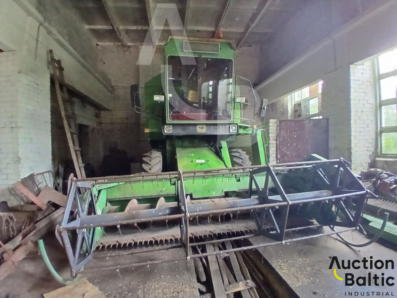 John Deere 1055 - Θεριζοαλωνιστική μηχανή: φωτογραφία 1 John Deere 1055 - Θεριζοαλωνιστική μηχανή: φωτογραφία 1